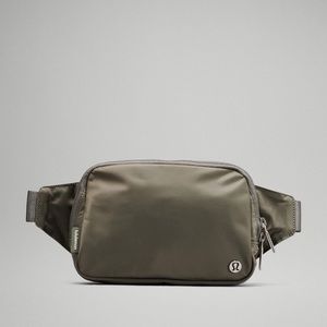 Lululemon belt bag 2L